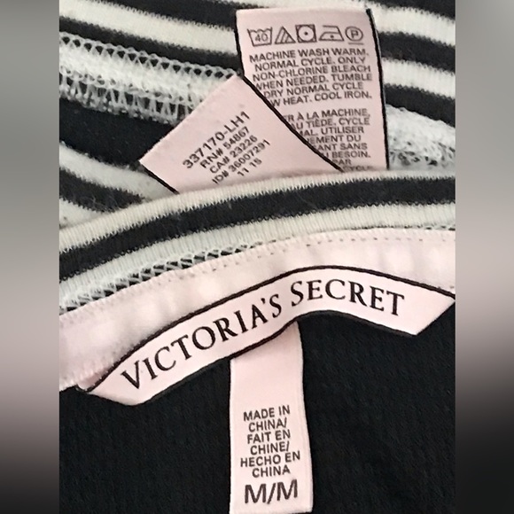 Rare Victoria’s Secret fireside thermal black with white snowflakes PJ set - Picture 16 of 16